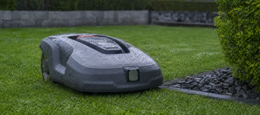 Wie Maehroboter bei Regen oder feuchtem Gras arbeiten – Empfehlungen